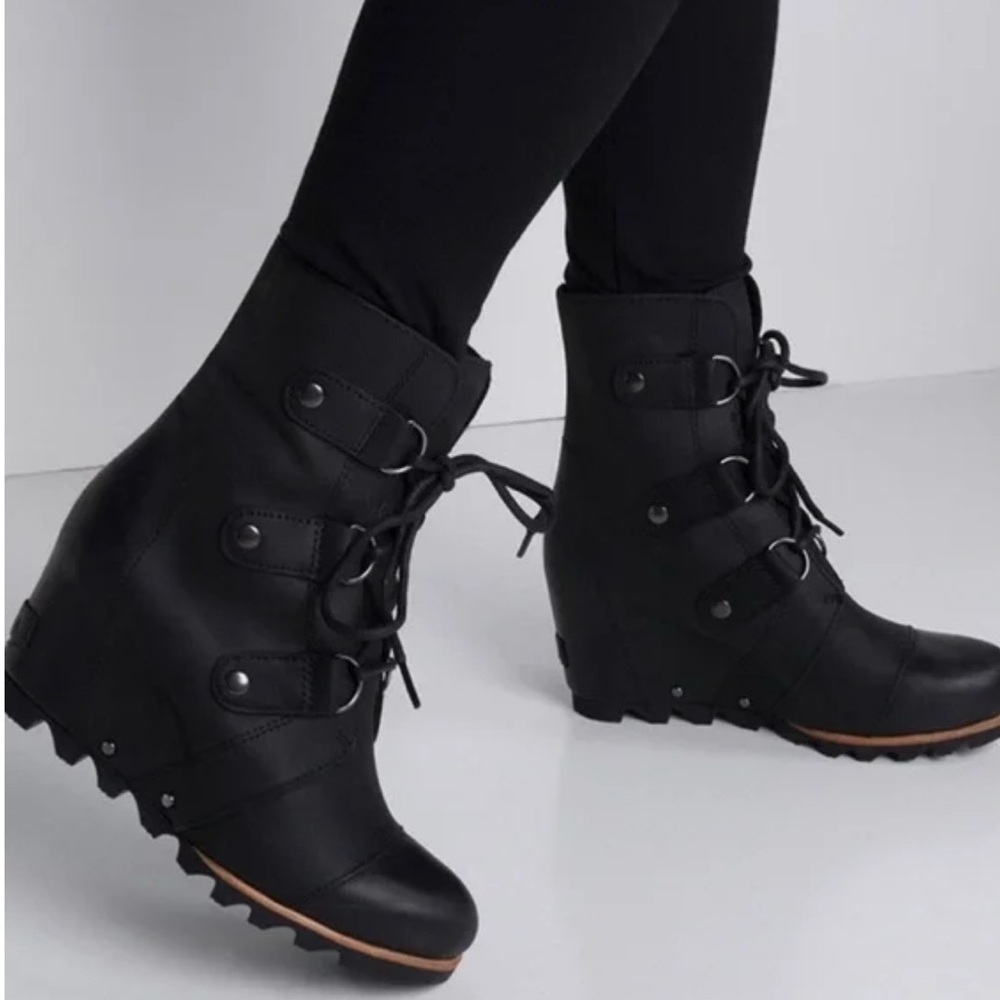Sorel Joan of Article wedge lace up boots. Size 8.5
